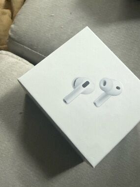 Apple White Earbud Headphones